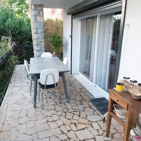 Holiday home Maison Chaleureuse 6, 8 Personnes Quartier Palente 3