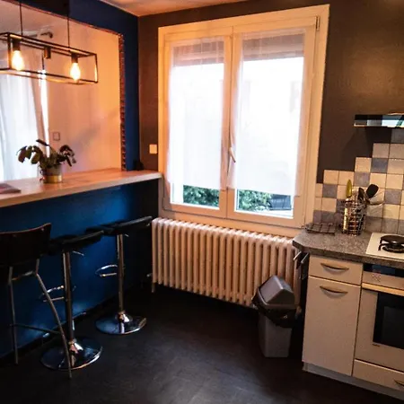Holiday home Maison Chaleureuse 6, 8 Personnes Quartier Palente 3 *